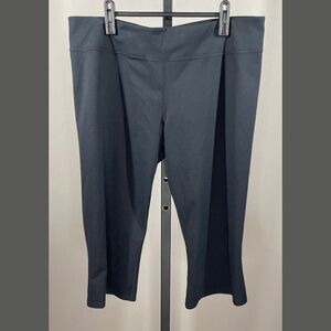 NEW Under Armour Pants Womens XL black capri fitted gym active athletic